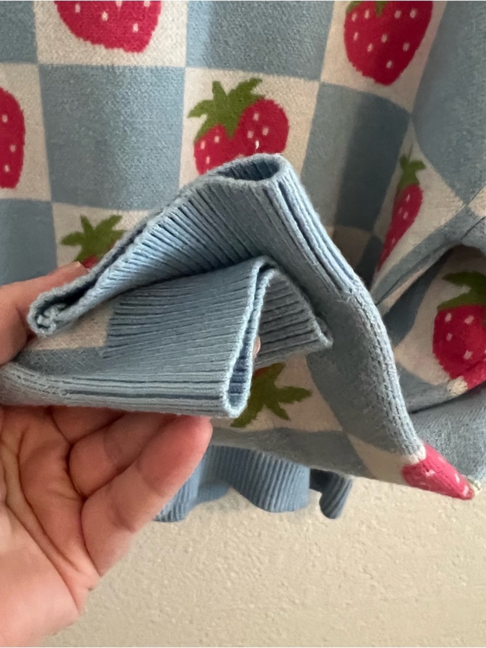 Luna Ivy Blue Checkered Strawberry Sweater Size L - Picture 3 of 7